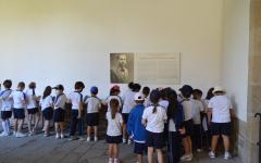 Escolares visitando a mostra das Letras Galegas 2022